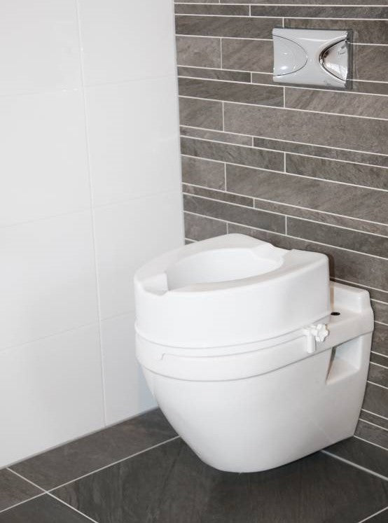 Atlantis Raised Toilet Seat with Lid - 10cm